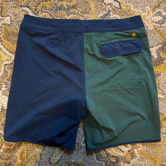 Patagonia Men's Hydropeak Scallop Boardshorts - 18" Conifer Green Blue - 32 - Picture 2 of 4